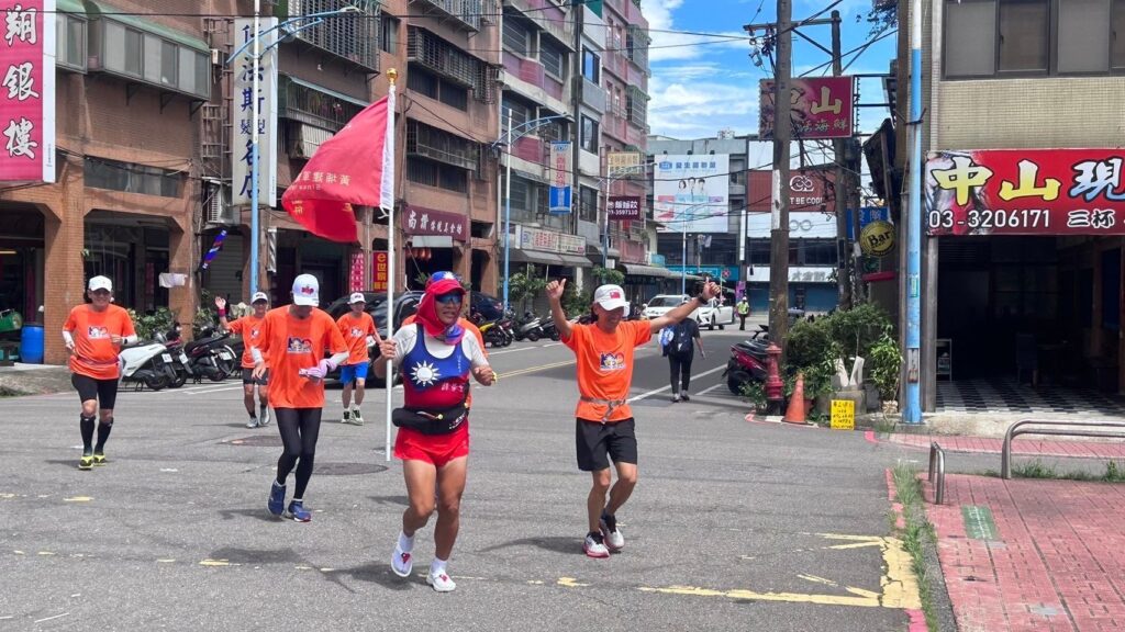 黃埔軍校100週年接力路跑　龜山中繼傳愛壯舉