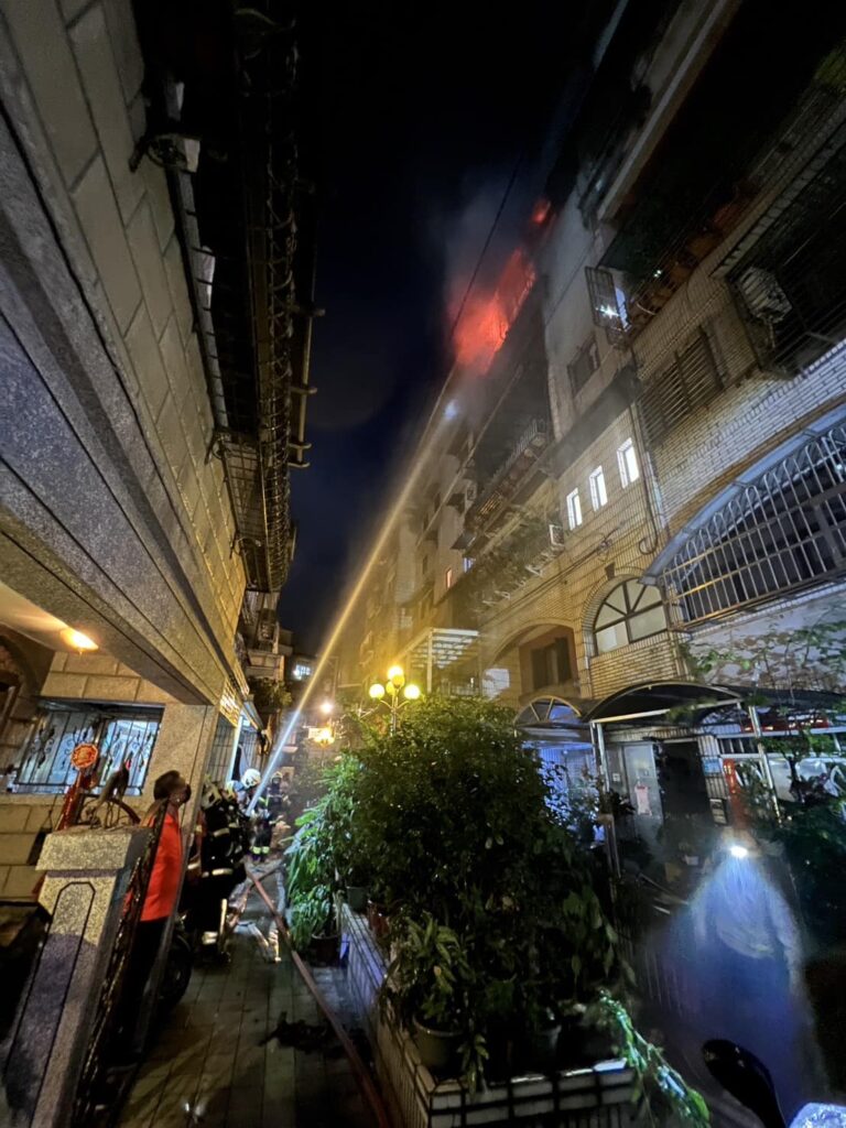 土城民宅暗夜惡火奪3命　鋰電池充電爆炸疑為主因