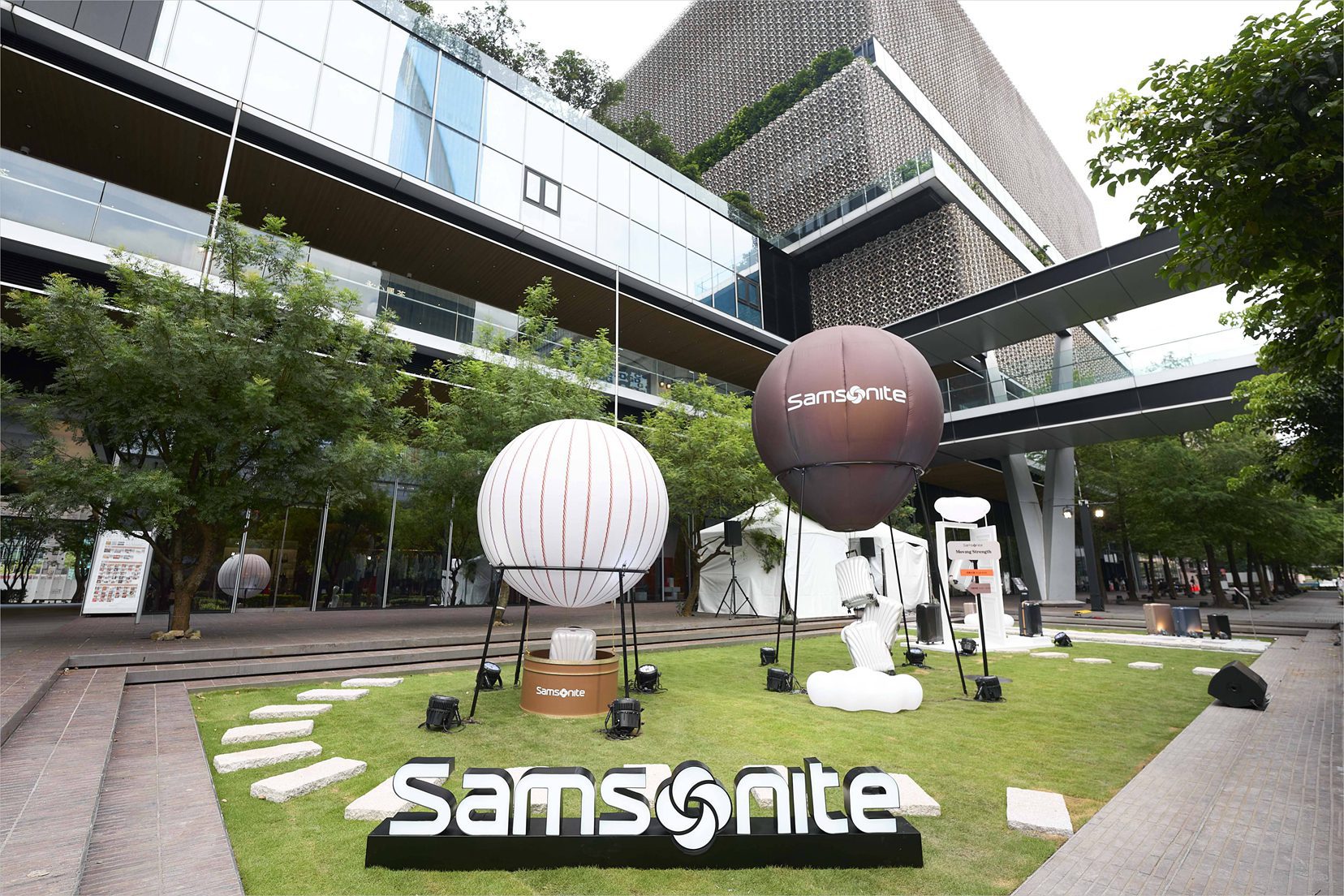 samsonite百年經典　林柏宏與徐碩廷攜手打造無畏前行主題公園