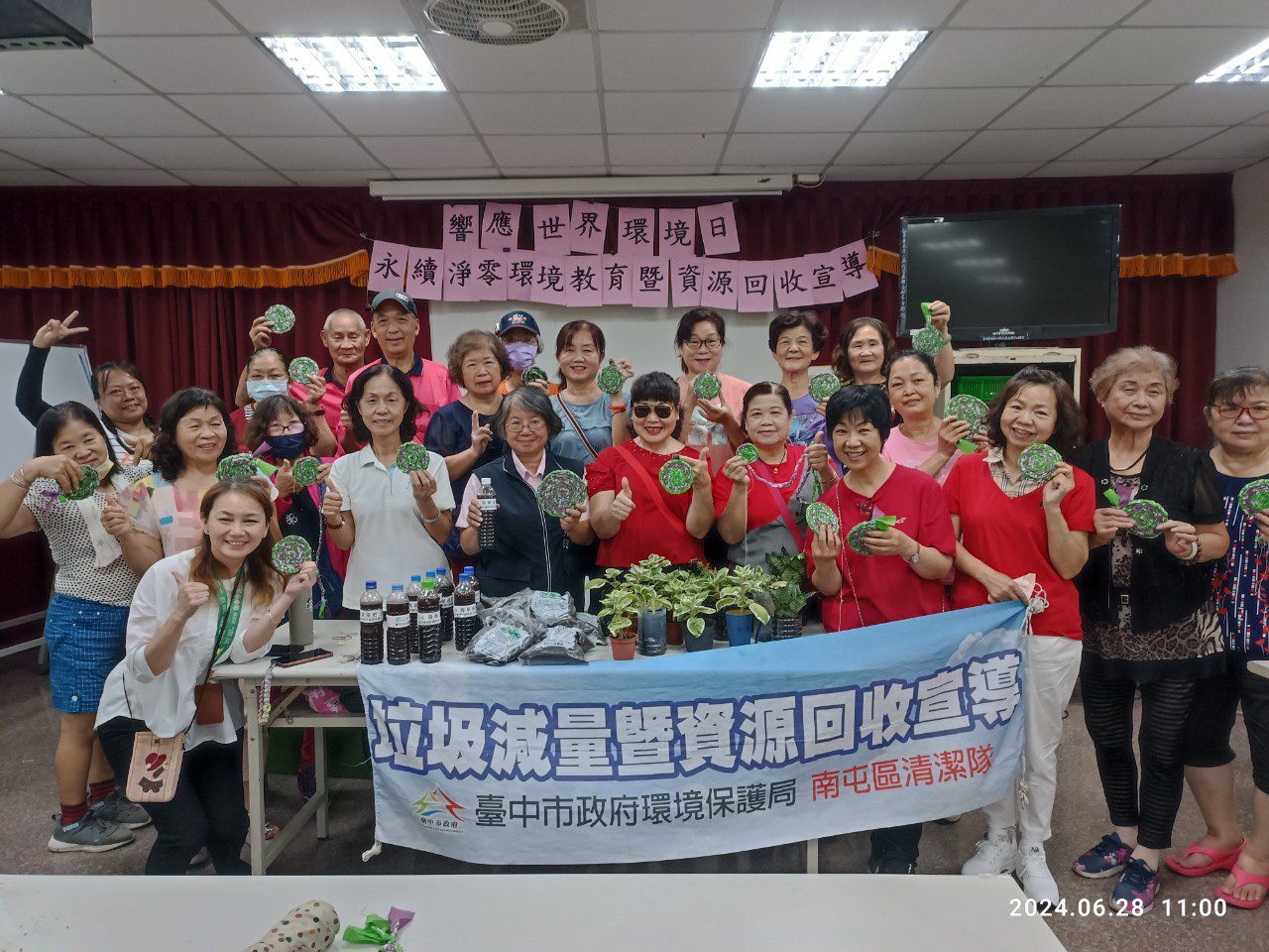 實踐環保行動！　中市環保局環境教育宣導列車開往南屯老街