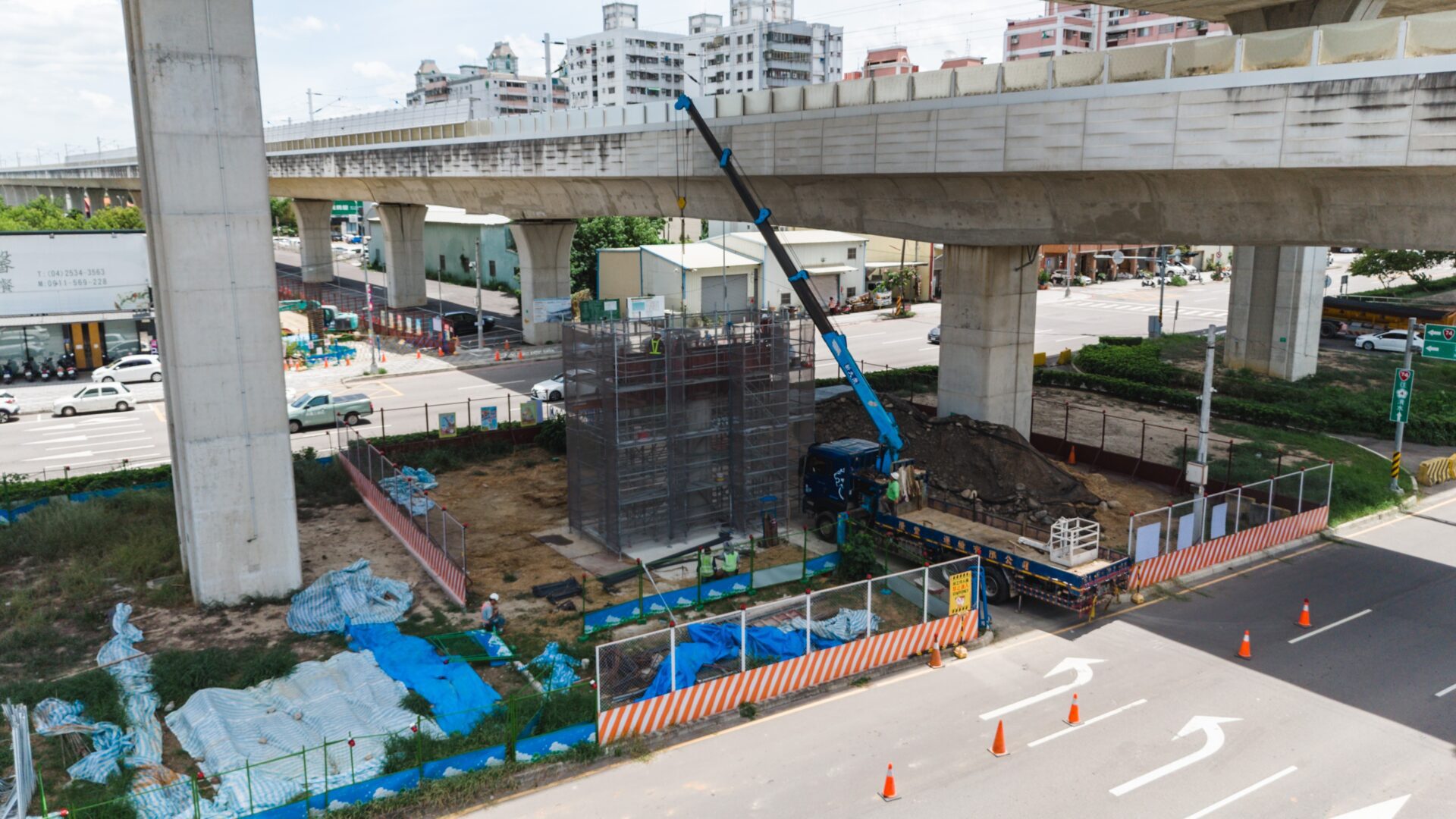 縫合「綠空廊道」最後一哩路！　中市自行車跨橋工程9月夜間吊裝作業