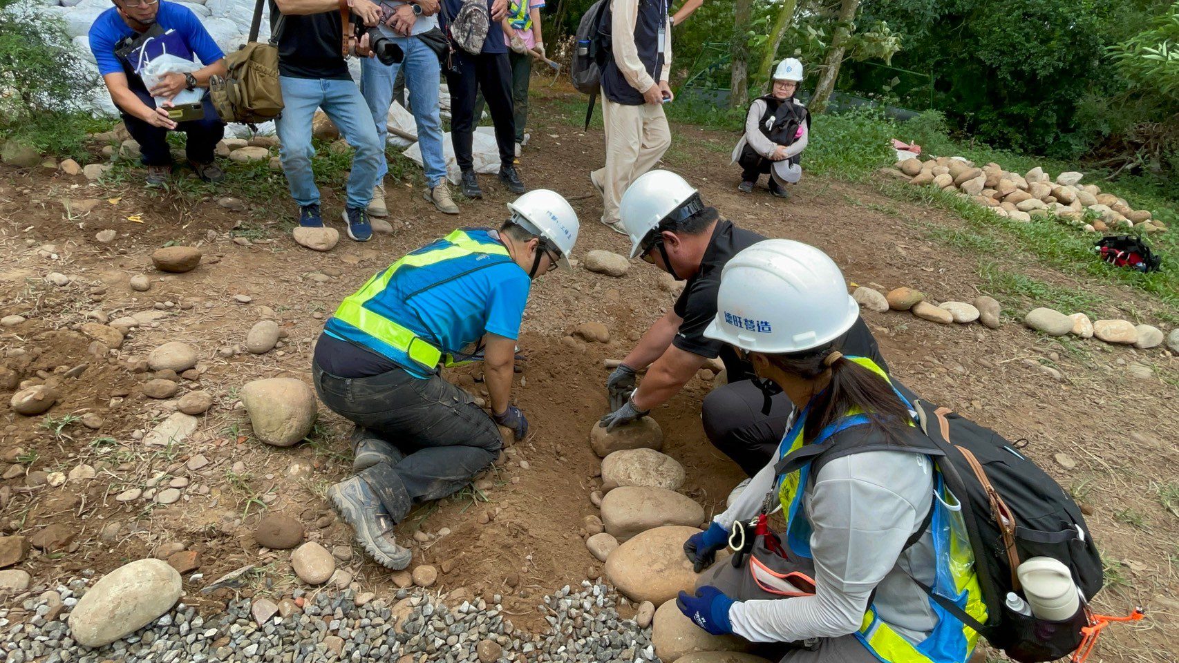 大甲鐵砧山桂花泉手作步道永續工法　獲日本大分縣佐伯市訪問團肯定