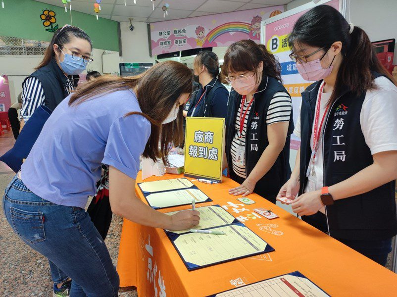 台中購物節振經濟！　中市勞工局11月份邀60家企業提供逾1,900職缺