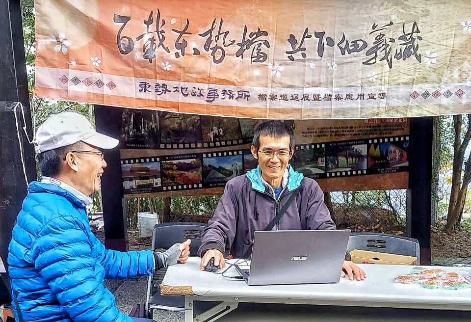 中市東勢地政所擴點梨山 　公務車變身成檔案應用推廣與地政服務百寶箱