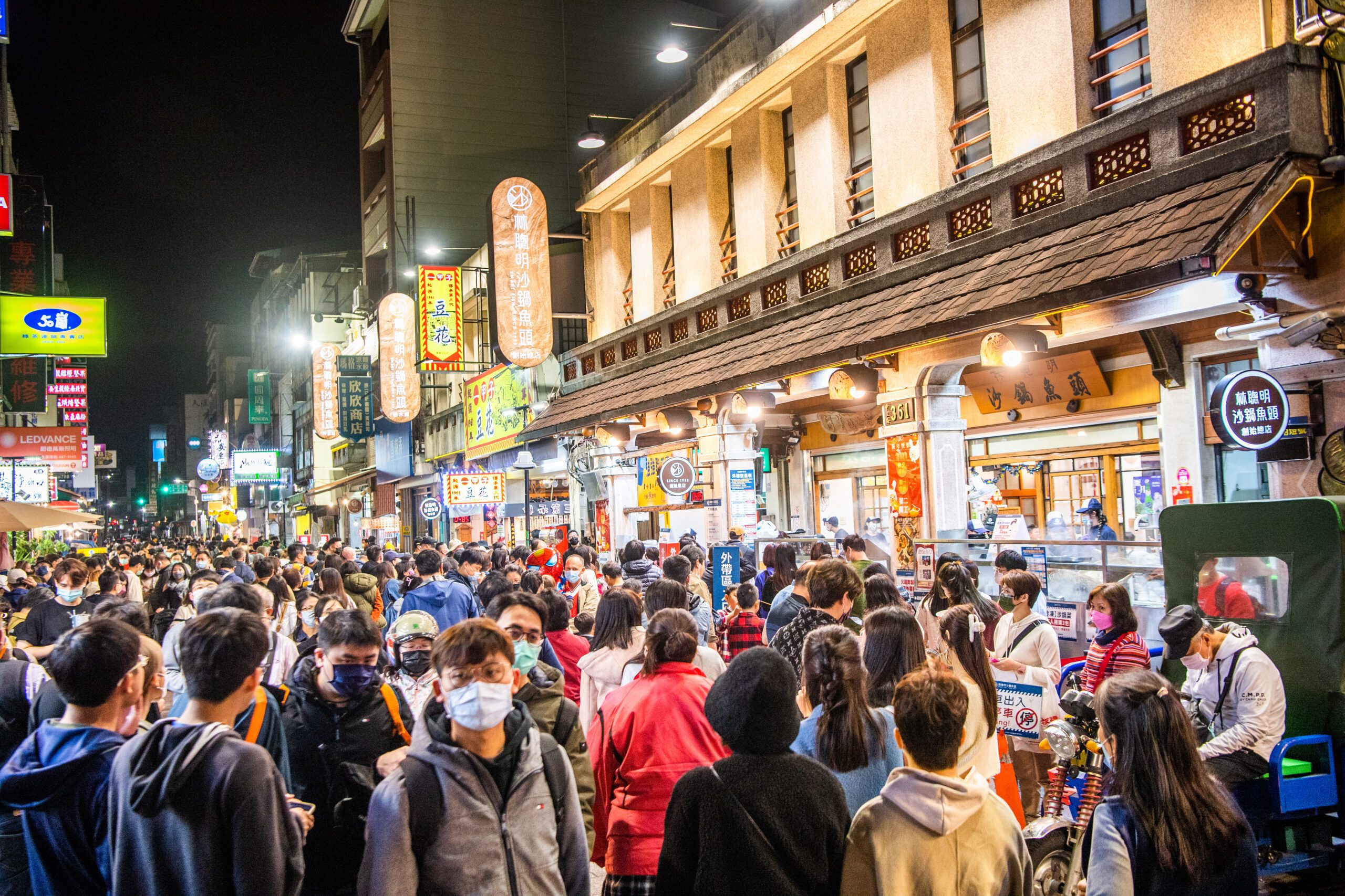 嘉義市新春人氣夯！文化路夜市成「大型暖暖包」