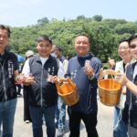 立蛋、潑井水　嘉義市大溪社區端午熱情開灑