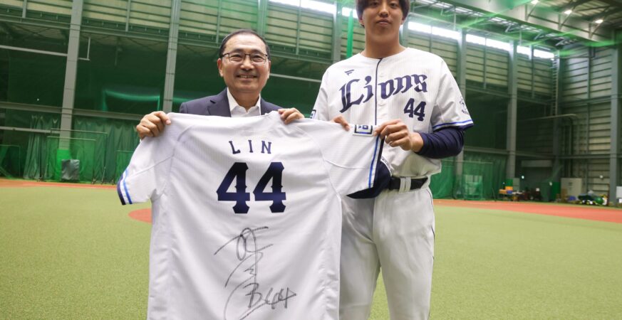 侯友宜率團訪西武巨蛋　帶「家鄉味」為台灣強打林冠臣加油打氣