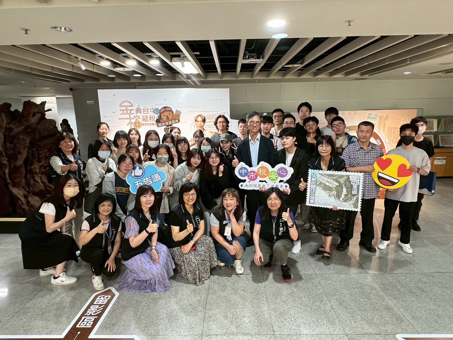 實境教學再＋1！　靜宜大學法律系參觀中市地稅局「金典台中-檔藏稅史」與ai智慧客服