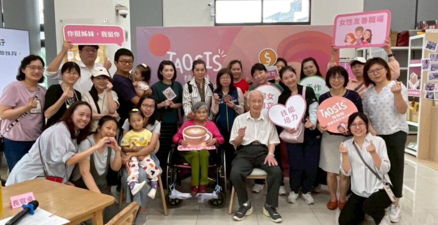 桃園市婦女培力中心辦理母親節市集「桃姊妹禮盒」溫暖登場！
