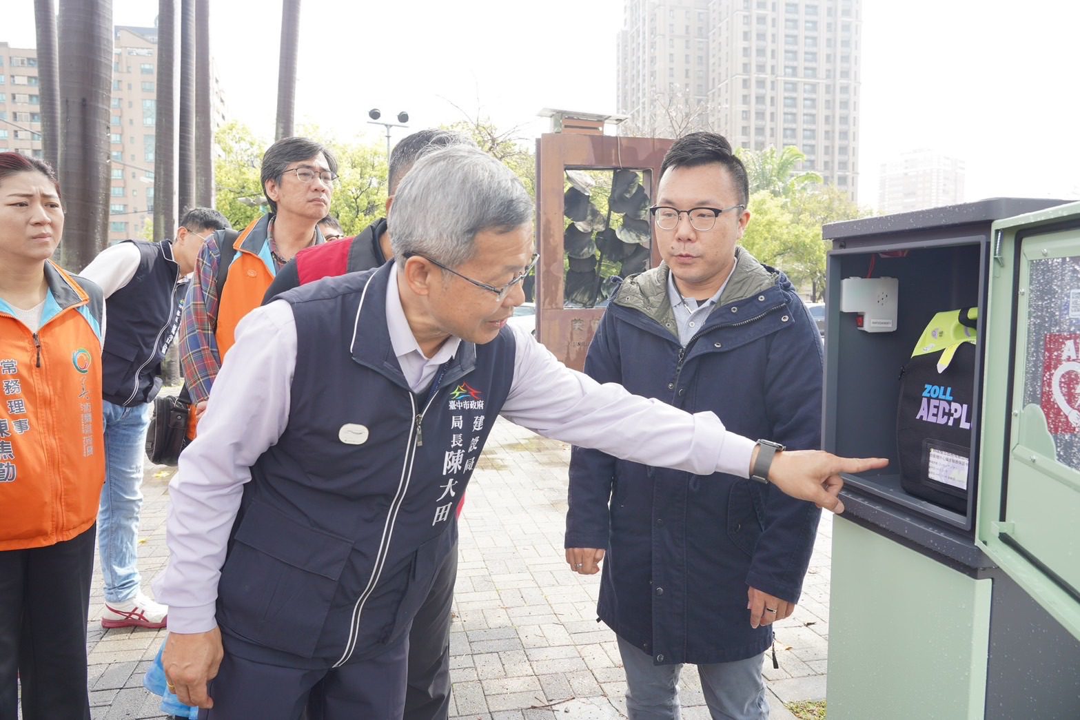 公私協力守護生命安全！　民眾捐贈aed設於美術園道
