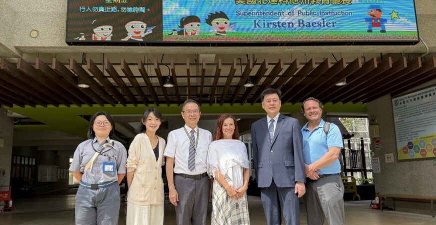 美國北達科他州教育廳長參訪桃園市青埔國小-聚焦國際教育與雙語教學成果