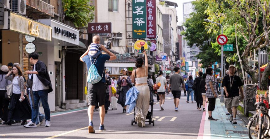 永康街街頭漫步成風景-假日管制區人本交通獲讚