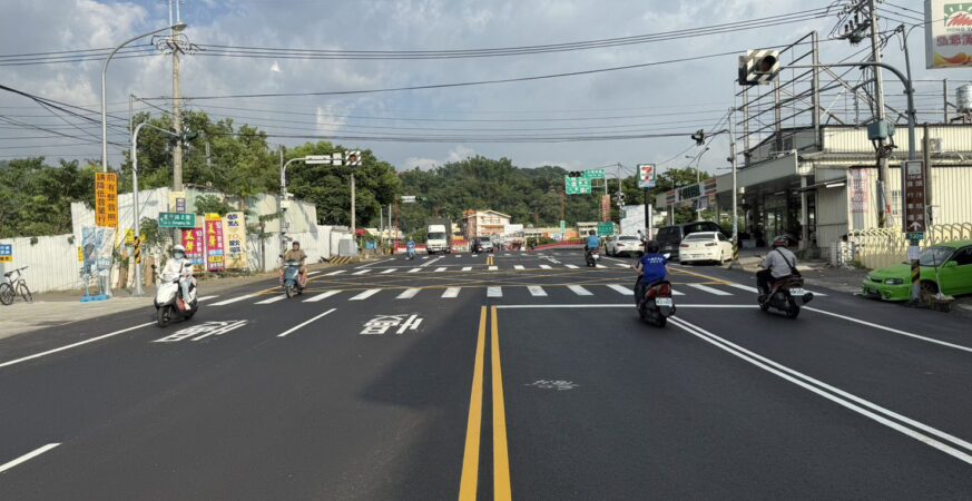 太平山區門戶道路全面升級！　中市一江橋段夜間燙平完工 提升行車安全與舒適度