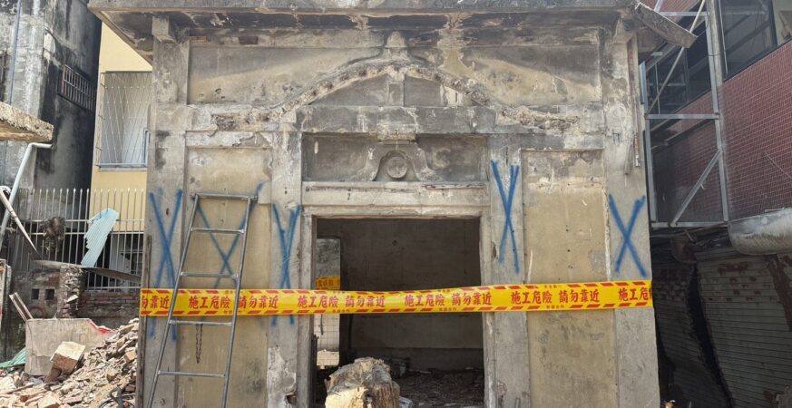 中區自由路民宅環境清理發現疑似文資建物 中市文化局啟動暫定古蹟程序、圍設保護範圍
