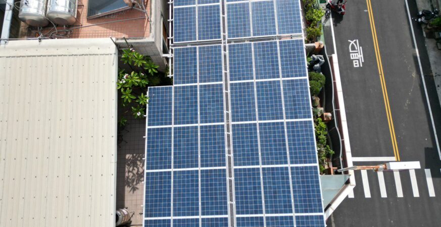 校校光電、公車全面電動化！嘉義市減碳47行動創雙百認證紀錄
