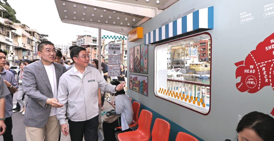 謝國樑陪同卓揆走訪星濱山　肯定基隆正濱漁港創生成果