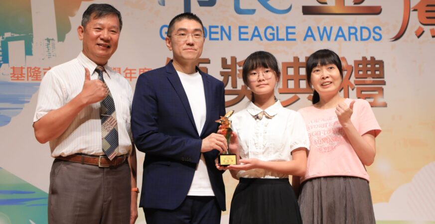 謝國樑頒發金鷹獎勉畢業生展翅高飛　肯定學子多元卓越表現