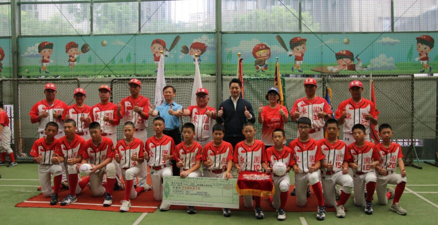 蔣萬安為東園少棒隊授旗　祝賀勇闖亞太區賽事