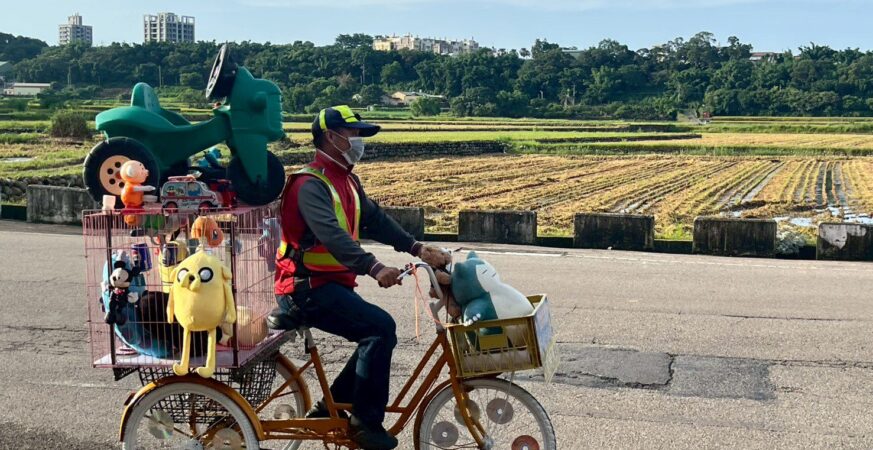 三輪車響起「有酒矸通賣無」！ 中市外埔區隊復古風潮推環保