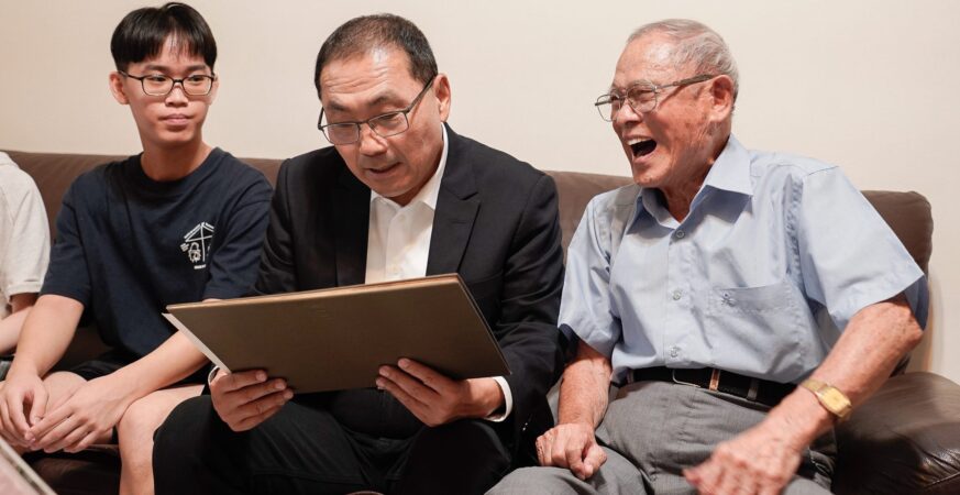 新北模範父親代表陳和國　保家衛國曾獲勳章　侯友宜親往道賀