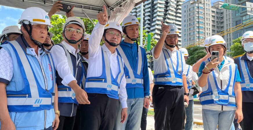 侯友宜視察淡海輕軌第二期先期工程　盼中央速核定二期修正計畫