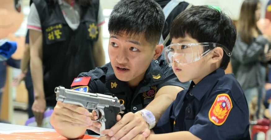 萌娃換裝出任務　城中波麗士守護安心 FUN 暑假