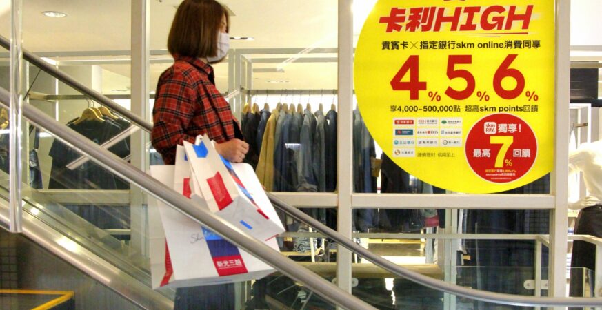 新光三越推父親節檔期　刷卡最高享7%回饋再抽日韓巨星演唱會