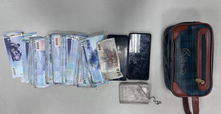 17萬現金丟垃圾車直送焚化爐　北投警翻垃圾堆找回