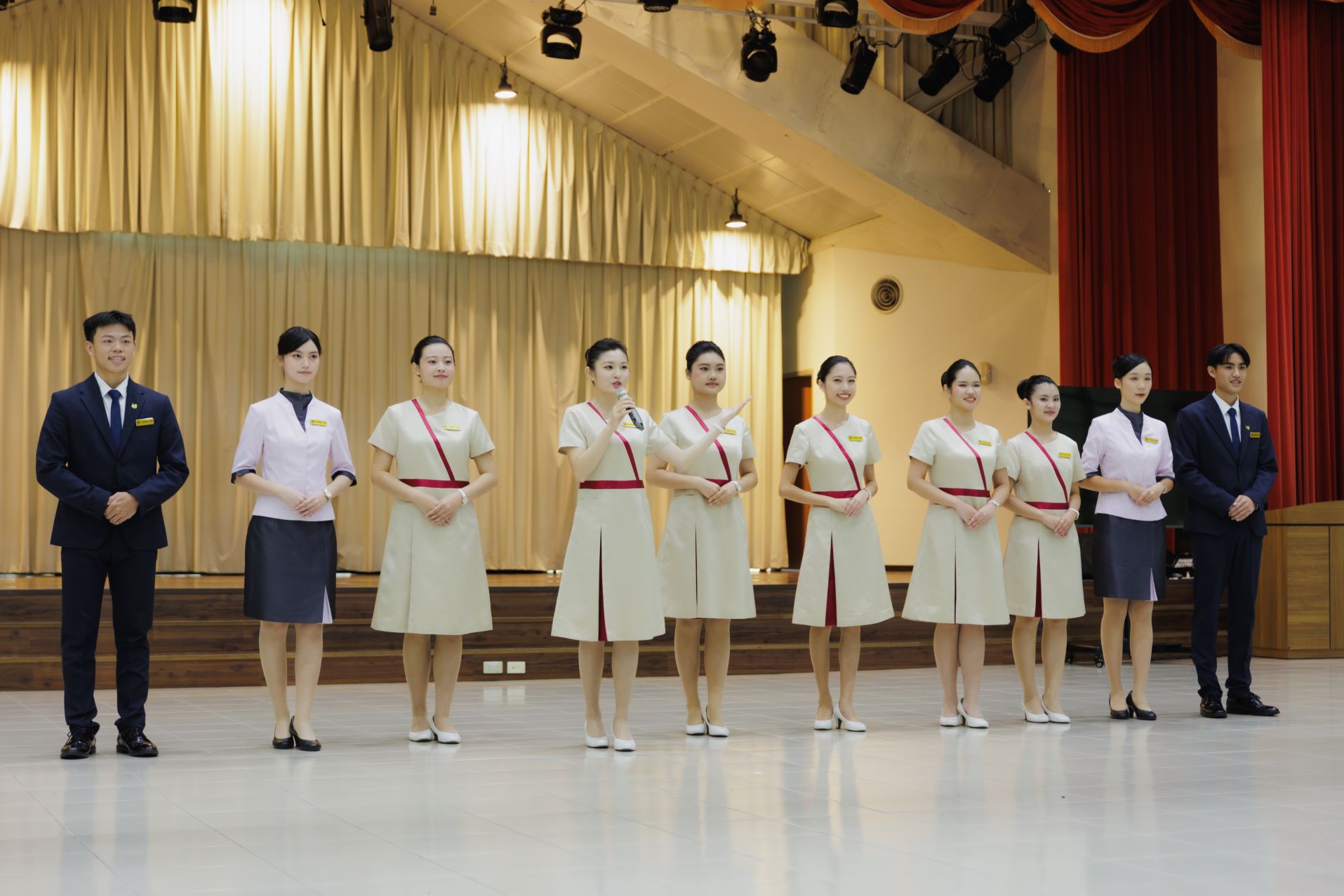 文藻外大此次入選的學生除了具備國、台、客語能力外，也精通英、法、德等10種語言，能靈活應對國際賓客的不同外語需求。學校提供