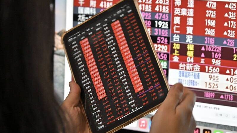 3萬2到了！台積電領電子刺衝指數漲近300點登32040點新高