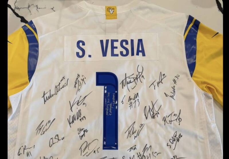 MLB》好暖! NFL公羊引進全隊簽名球衣痛失愛女的道奇左投滿懷感謝 MLB》好暖! NFL公羊引進全隊簽名球衣痛失愛女的道奇左投滿懷感謝