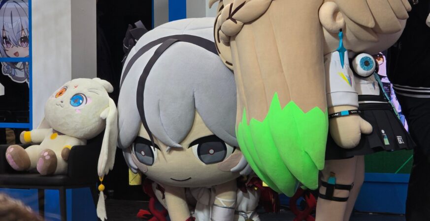 韓國玩家挑戰《鳴潮》吉祥物「椿」比腕力安慰打破發文報平安「是我太衝擊」