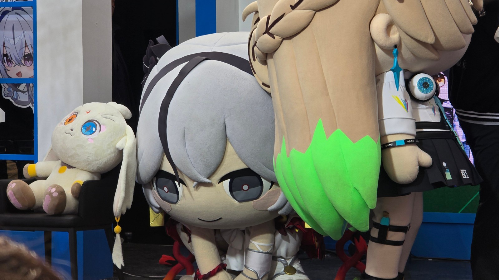 韓國玩家挑戰《鳴潮》吉祥物「椿」比腕力安慰打破發文報平安「是我太衝擊」