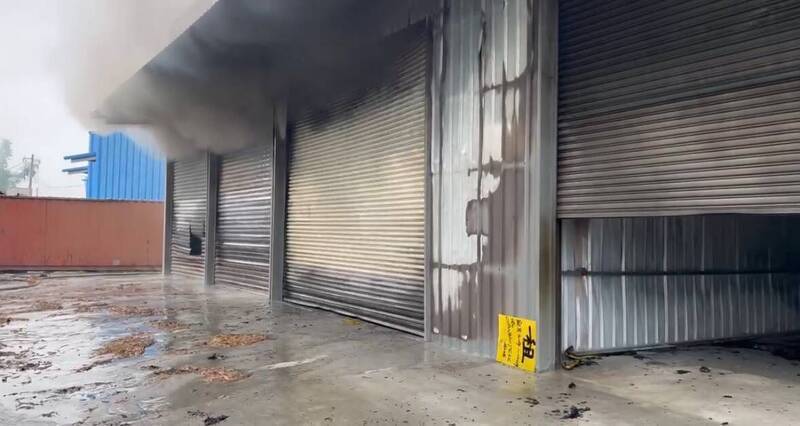 消息走露?警查辦工作工廠剛到場就失火 消息走露?警查辦工作工廠剛到場就失火