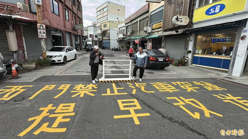 揮別「卡門」噩夢!恆春西門禁行汽車首日現迴轉潮將試辦3個月 揮別「卡門」噩夢!恆春西門禁行汽車首日現迴轉潮將試辦3個月