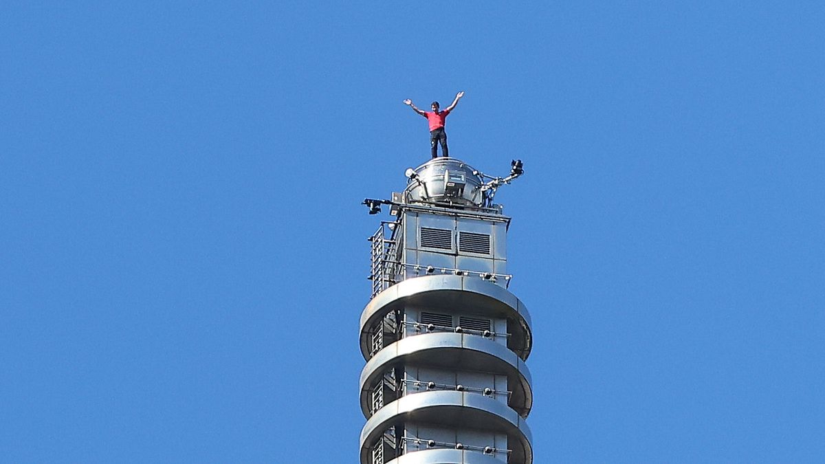 耗費1個半小時！霍諾德成功徒登頂台北101零防護攀爬最高建築紀錄
