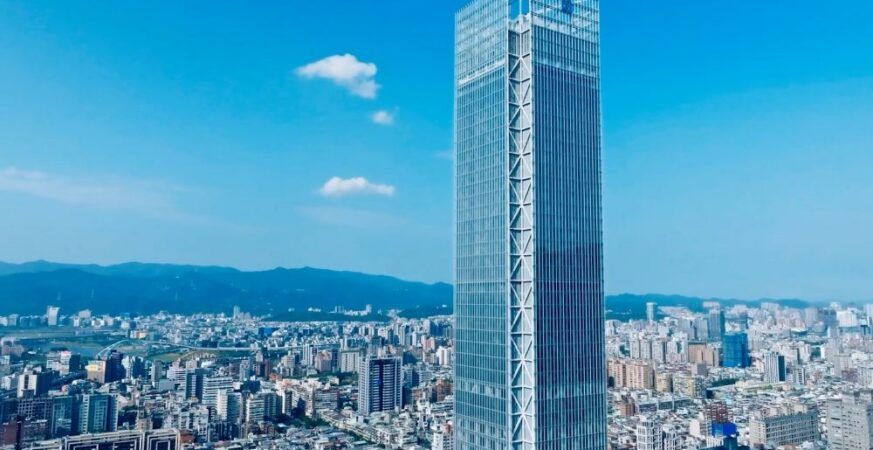 下載登入富邦人壽APP檢視保障項目，銜接開春保障新局；年輕、成家、屆退保障需求強化大不同，保單資訊兩項目易忽略