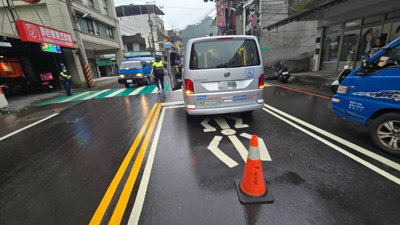 新店行人過馬路慘復康巴士衝擊命危送醫搶救