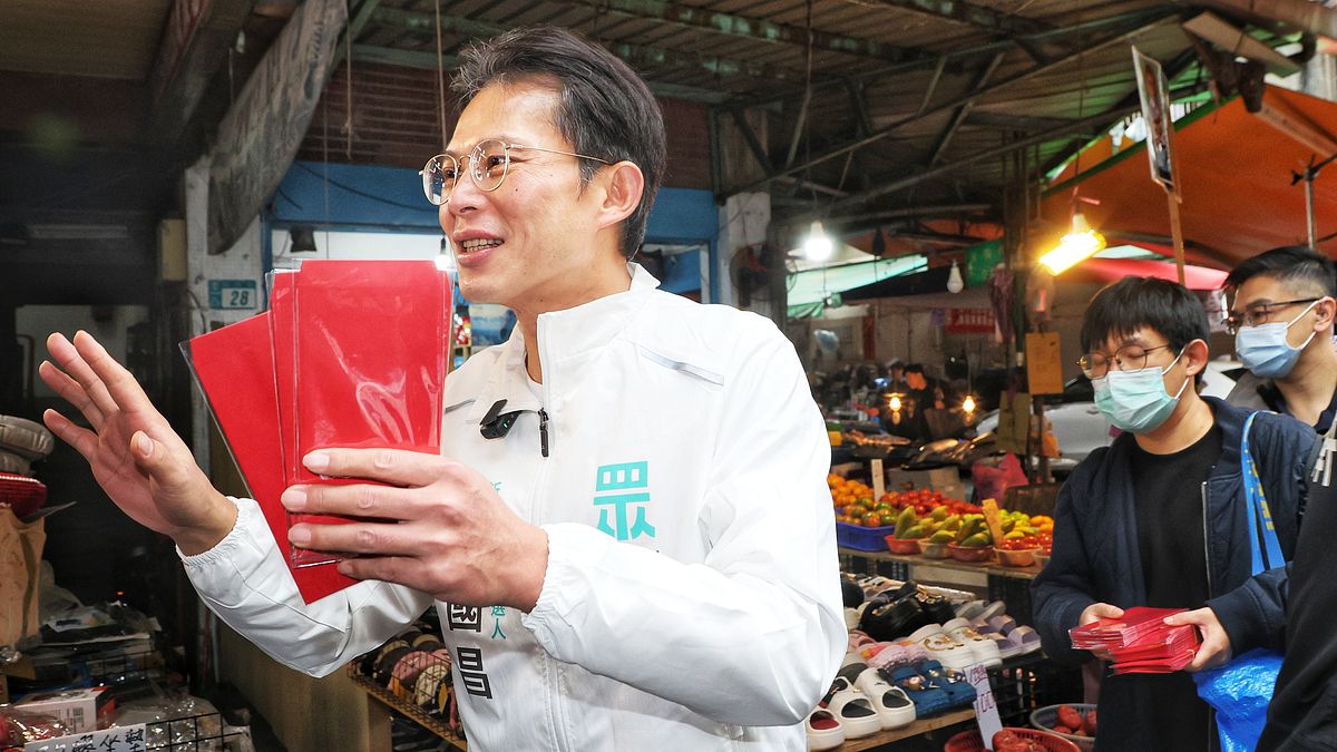 掃街遇攤商問「假設新北帶到哪」黃國昌直球回應：基層的聲音很很