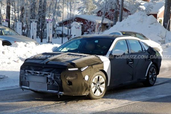 現代新一代伊蘭特現踪改搭方正復古外型！強化科技座艙配新車廂系統