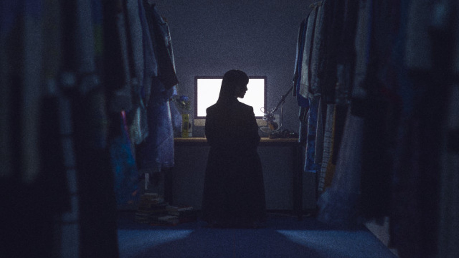 Ado真身首登新歌封面〈ビバリウム》盥洗室裡的背影回歸創作原點