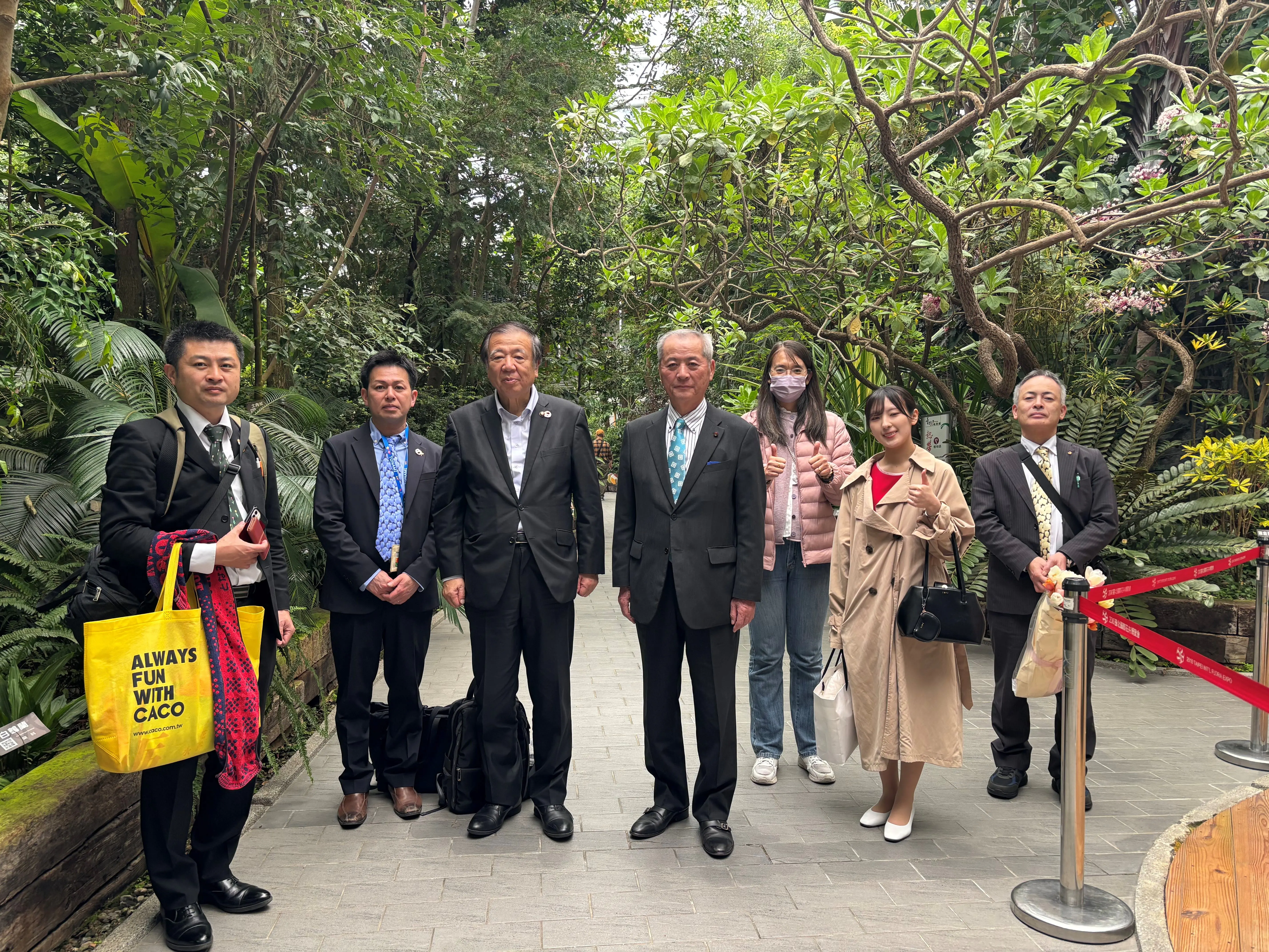 深化城市園藝交流　日本礪波市長率團參訪臺北玫瑰園