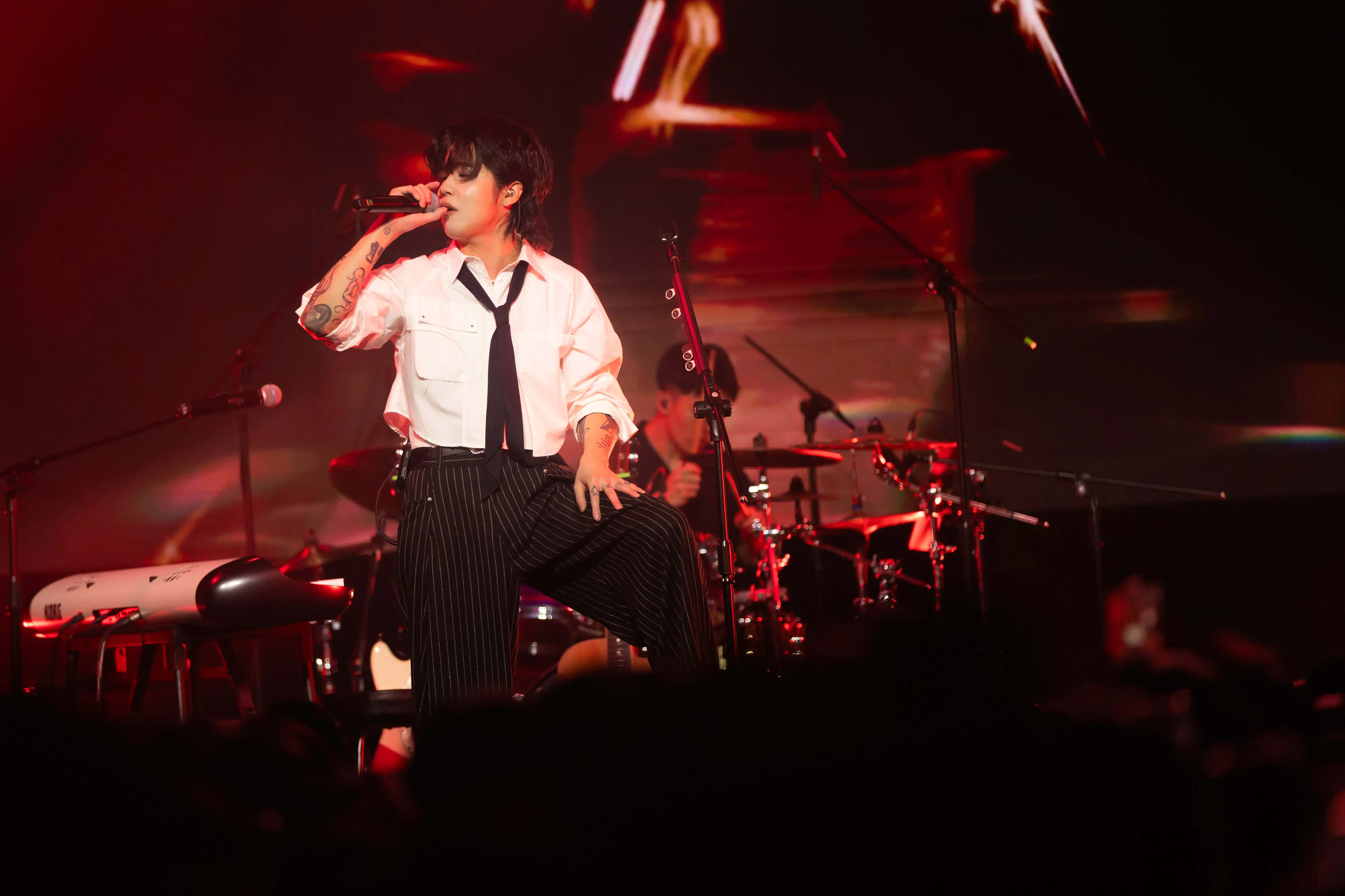 「音樂魔法師」王謙才華爆棚-詞曲製作樂器全包-sub-live-開唱