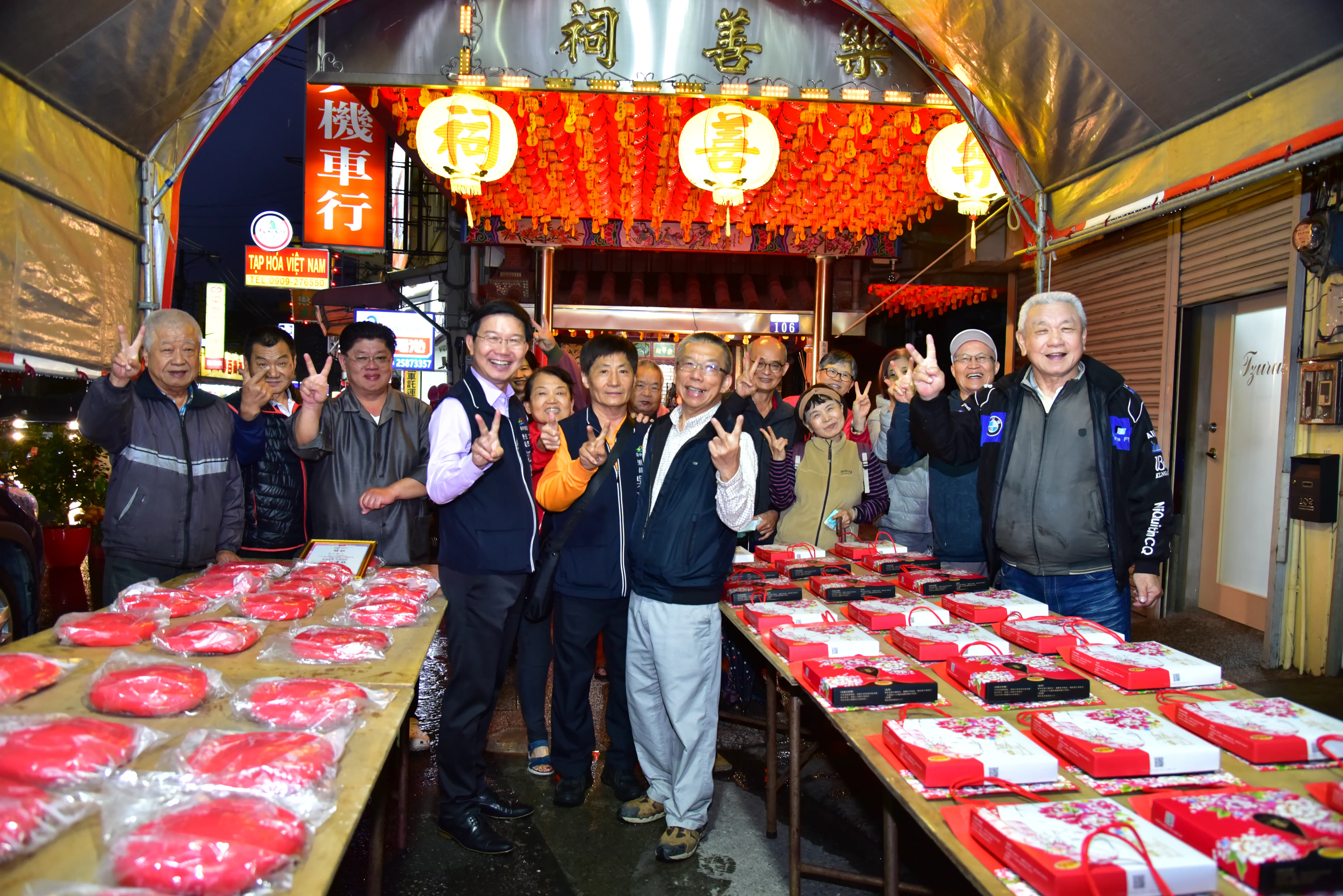 鬪粄慶添丁！東勢新丁粄節宮廟擲筊祈福　驚見136-斤大紅粄