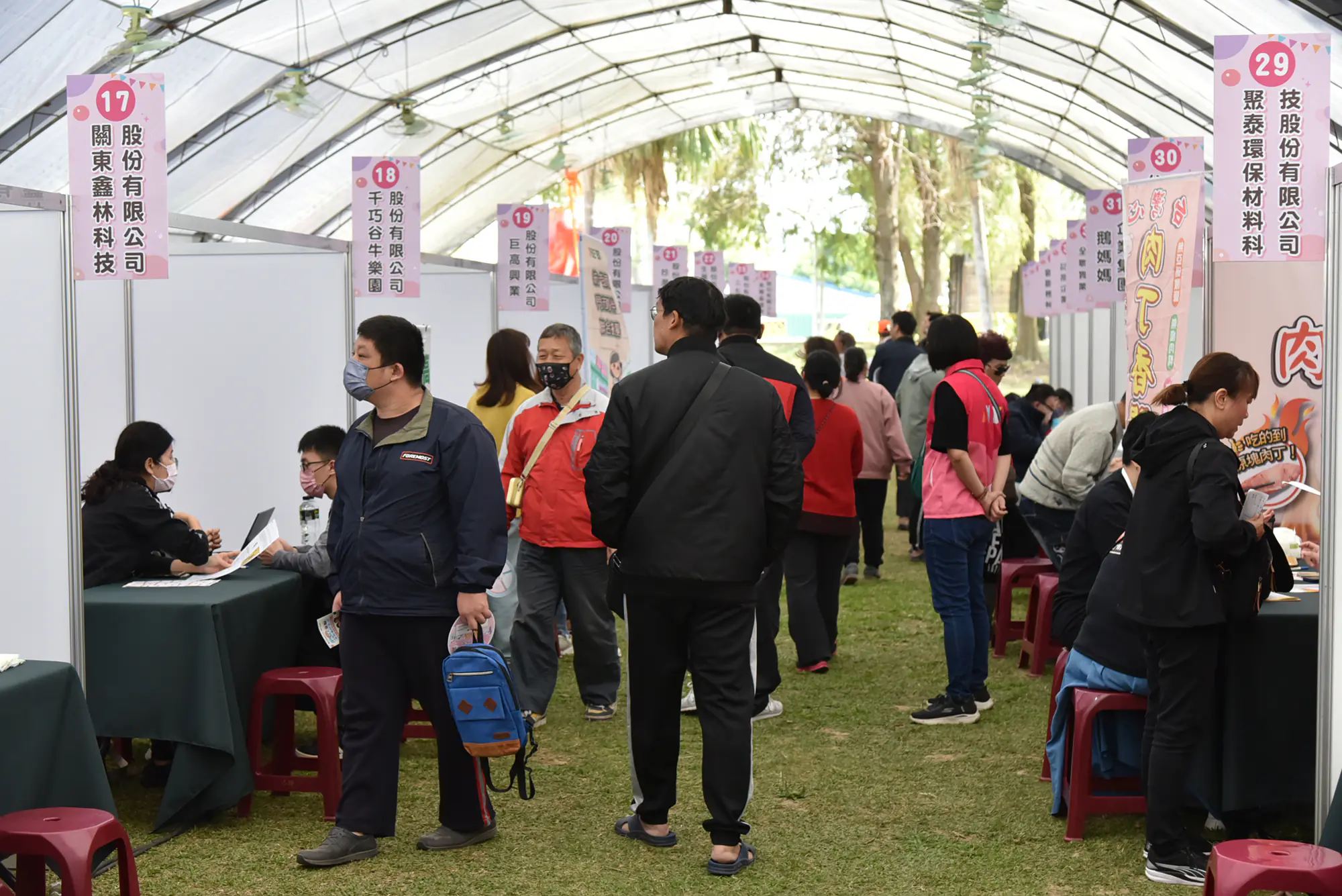 古坑徵才釋逾1,200職缺-綠色隧道變身面試場