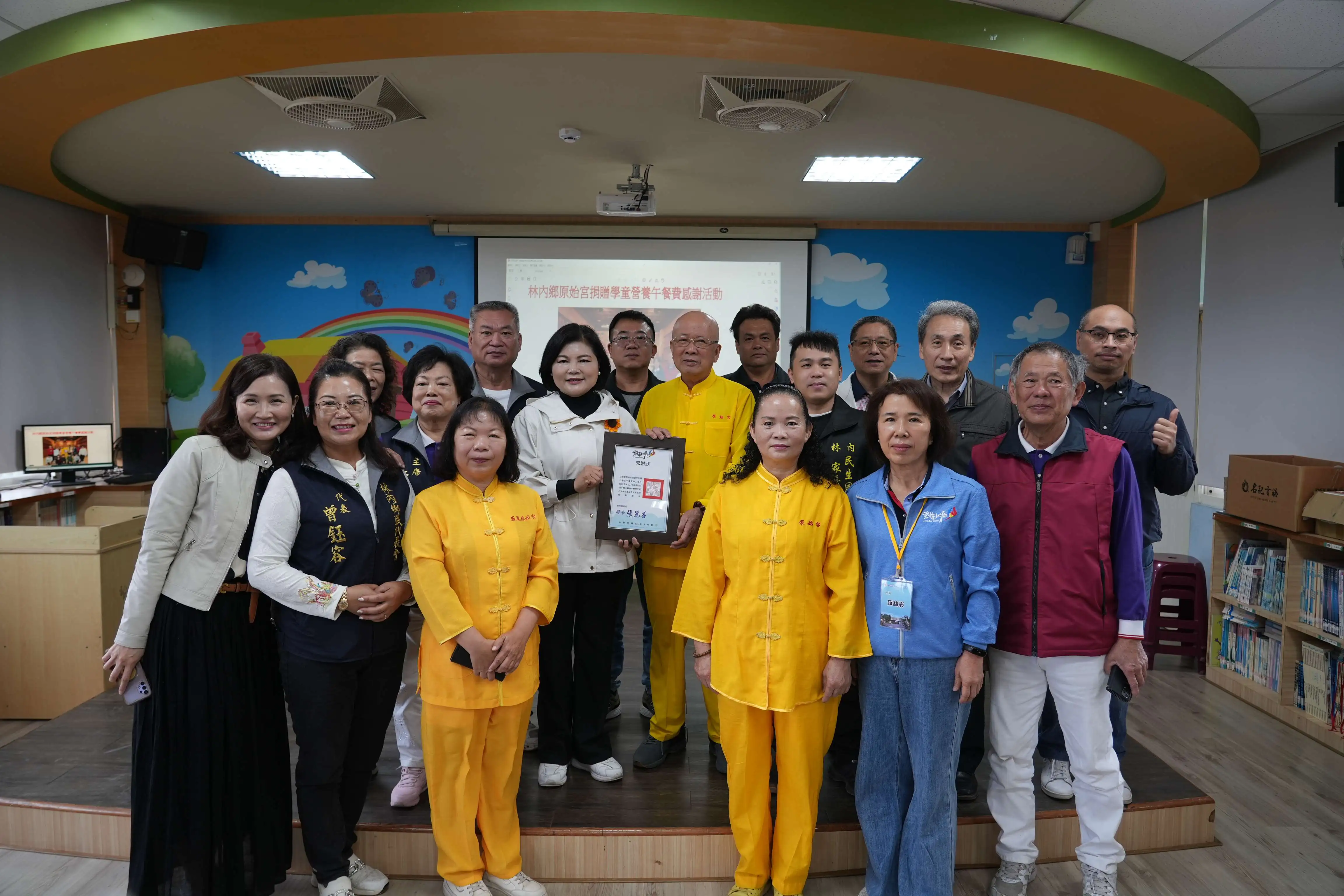 原始宮捐助學童午餐費11年不輟　張麗善縣長赴民生國小致贈感謝狀