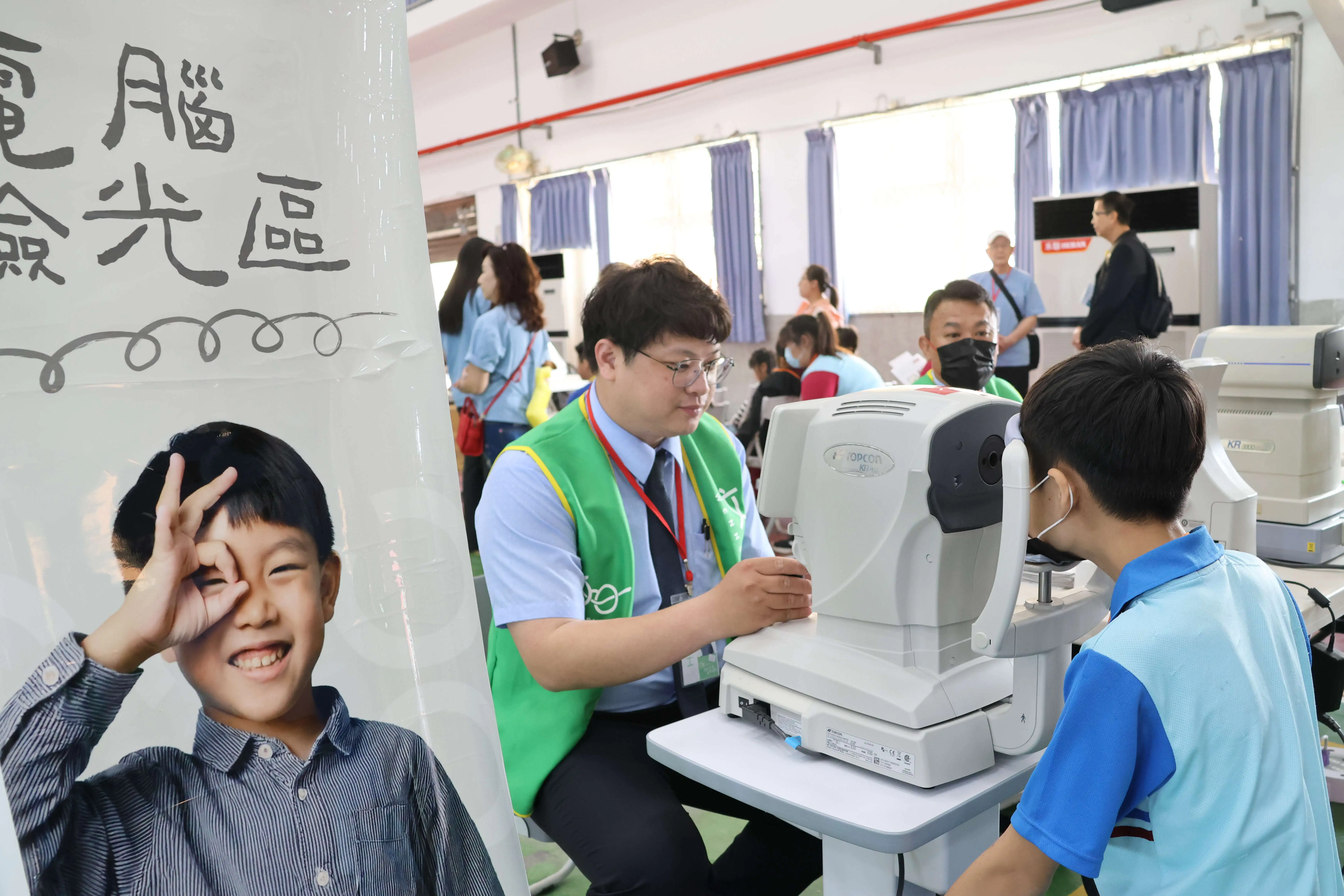 偏鄉視力守護有成　國際扶輪贈臺西學童護眼檯燈744座 -同步啟動近視矯正永續照護