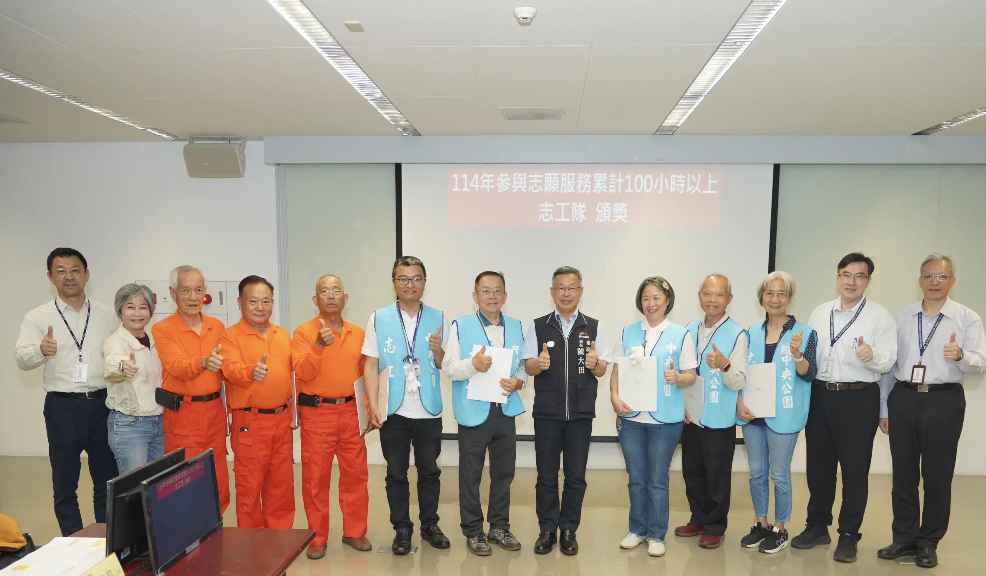 守護道路與公園的無名英雄！　中市建設局表揚86位破百時數志工-共創城市新樣貌