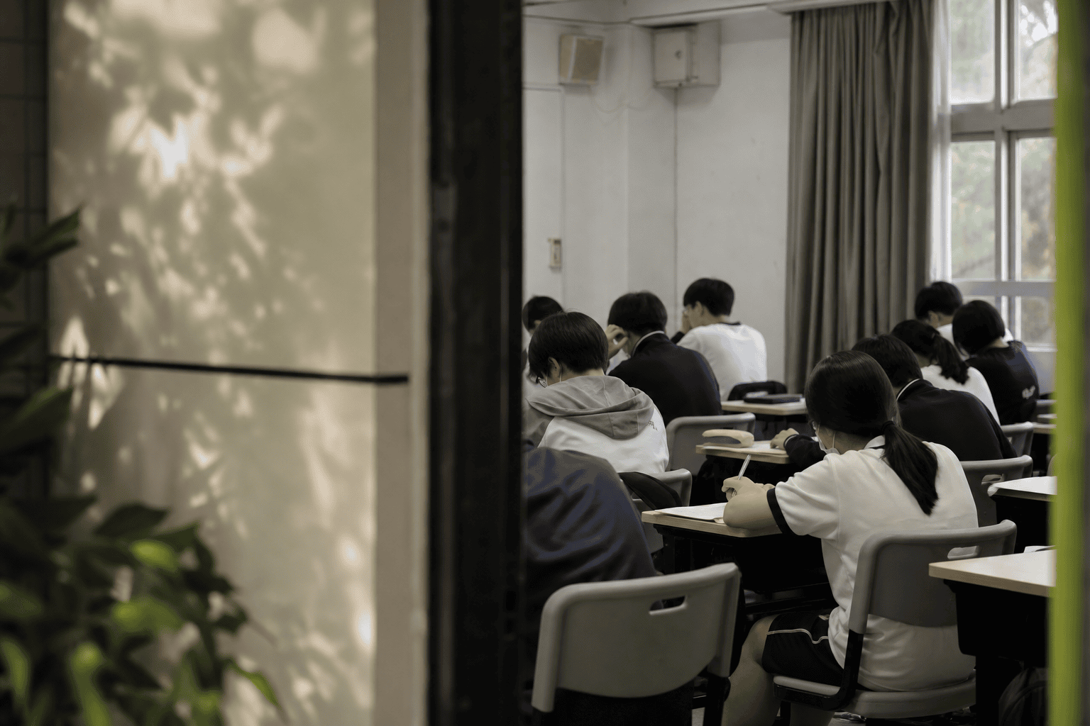 補習班與學校的隱形合謀：台灣國中生一天16小時的真實作息調查