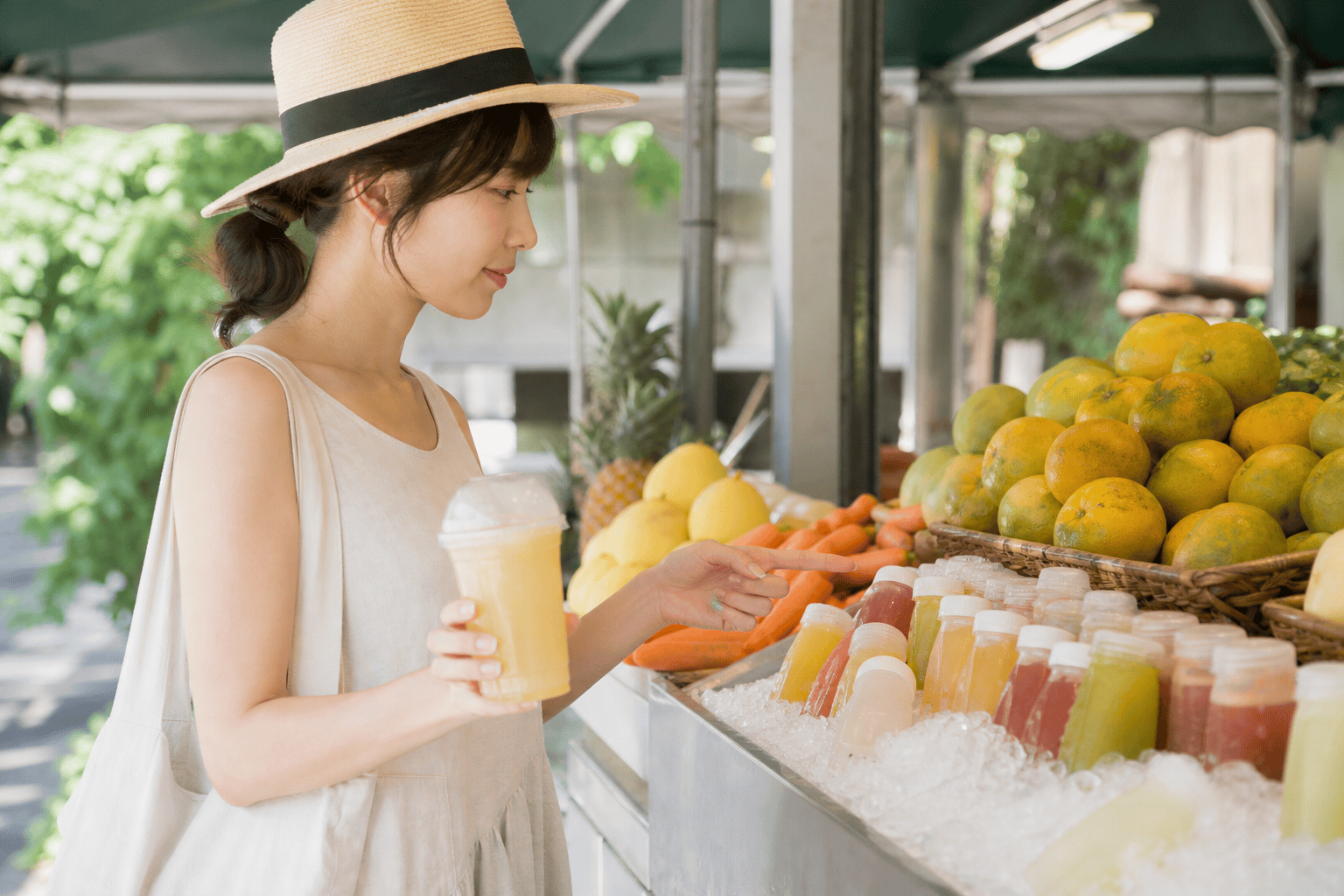 台灣旅遊途中想喝在地飲料怎麼選？手搖杯、罐裝飲品與市場鮮榨的價差與購買場合整理